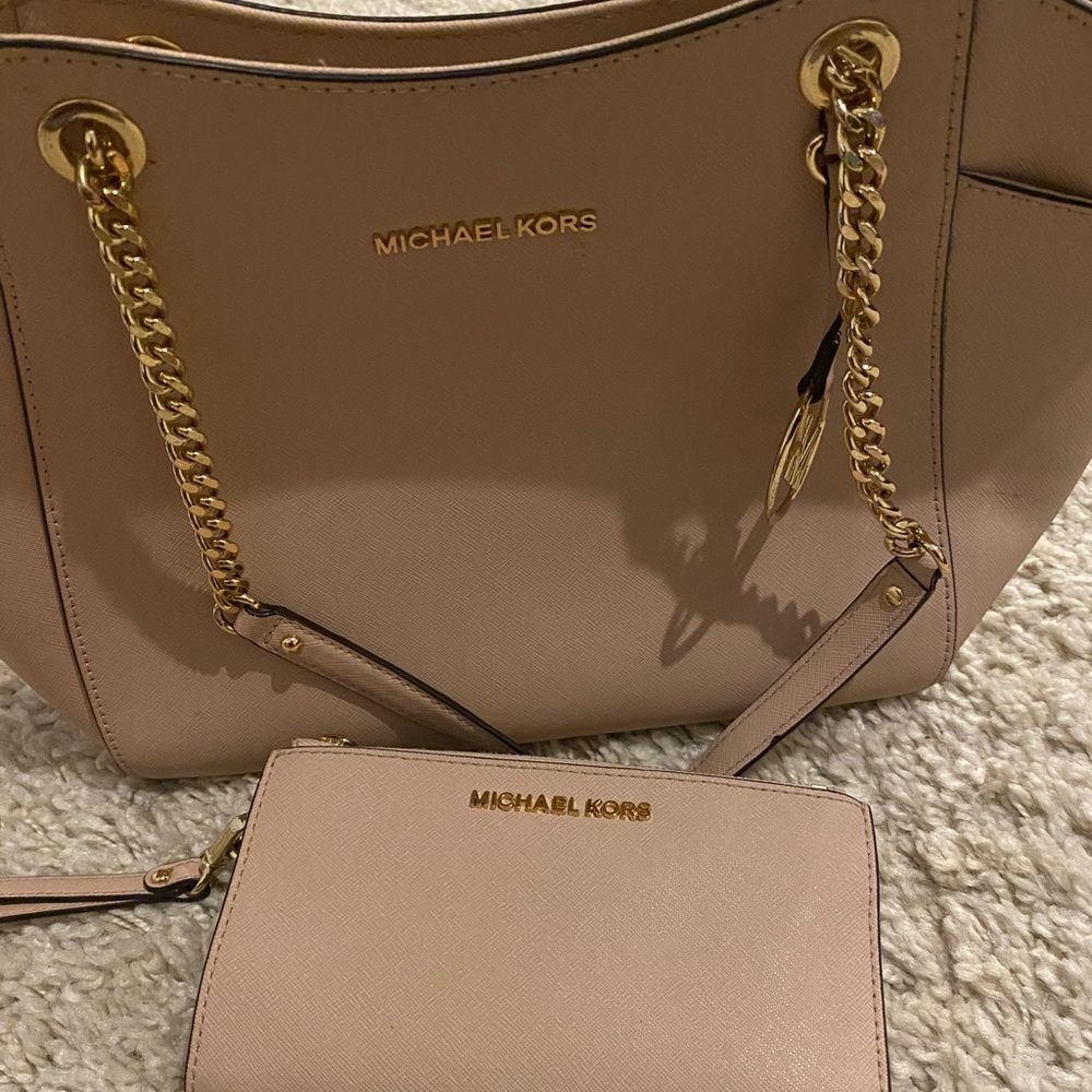 Michael Kors purse and wristlet. Purse only used a couple of times.